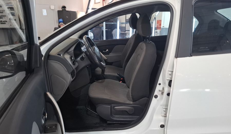 Renault Logan 1.6 PRIVILEGE Sedan 2017