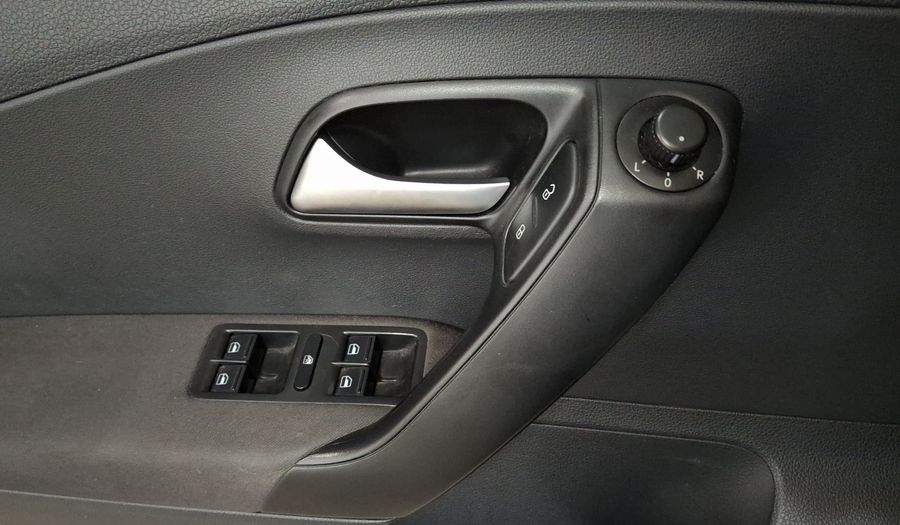 Volkswagen Polo 1.6 STARTLINE AUTO Hatchback 2020