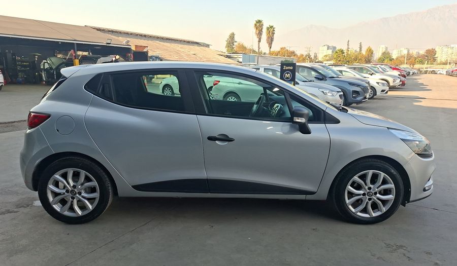 Renault Clio 0.9T AUTHENTIQUE Hatchback 2021