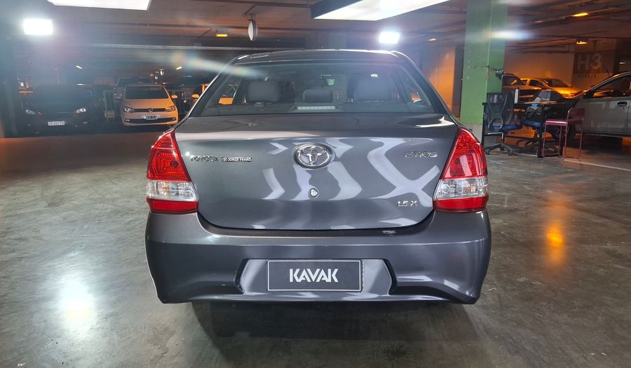 Toyota Etios 1.5 X Sedan 2023