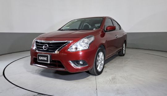 Nissan • Versa