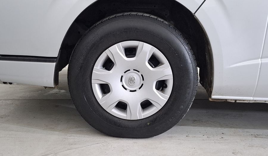 Toyota Hiace 2.7 COMMUTER S-LONG Van 2017