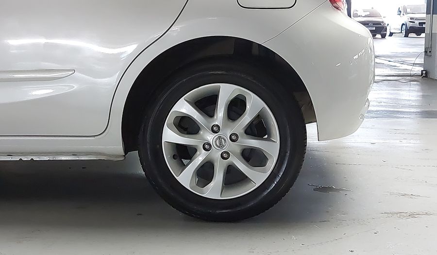 Nissan March 1.0 SV Hatchback 2016