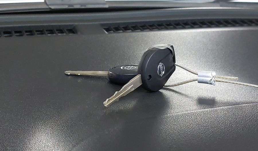 Nissan March 1.0 SV Hatchback 2016