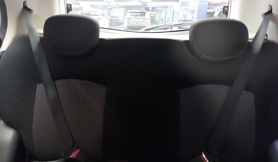 Nissan March 1.0 SV Hatchback 2016