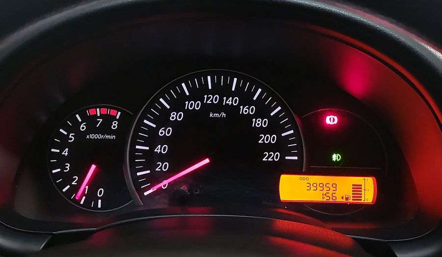 Nissan March 1.0 SV Hatchback 2016