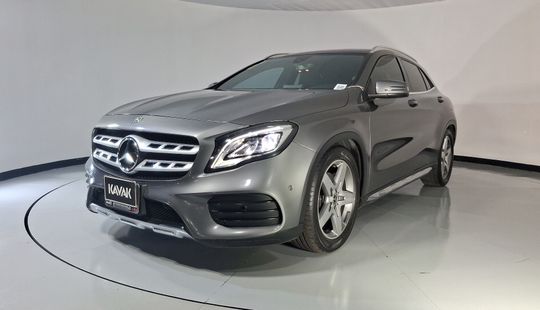 Mercedes Benz • Clase GLA