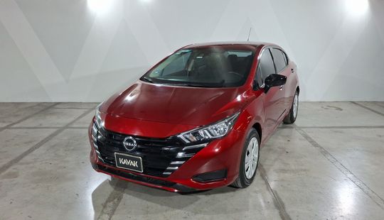 Nissan • Versa