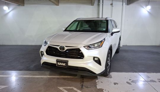 Toyota • Highlander