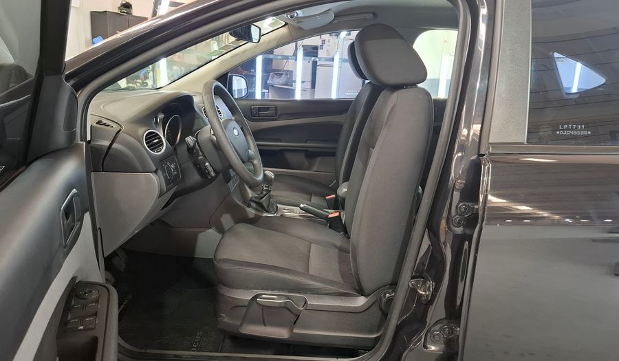 Ford Focus Ii 1.6 TREND Hatchback 2012