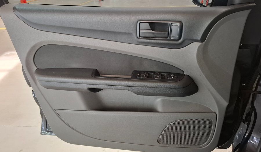 Ford Focus Ii 1.6 TREND Hatchback 2012