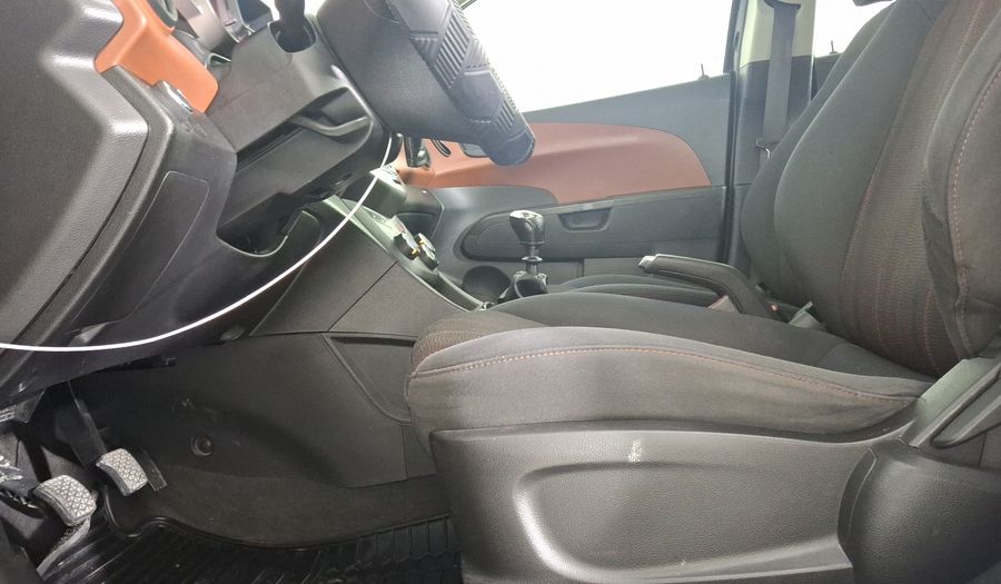 Chevrolet Sonic 1.6 MT J LT Hatchback 2016