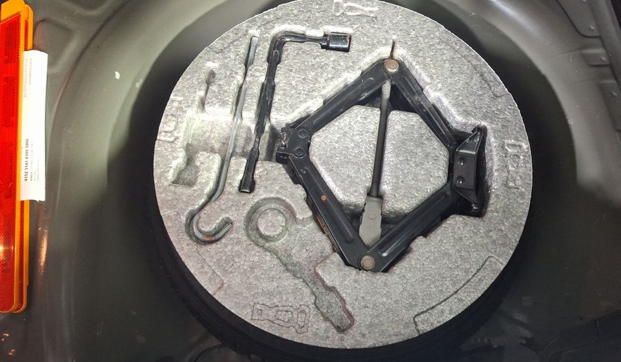 Chevrolet Sonic 1.6 MT J LT Hatchback 2016