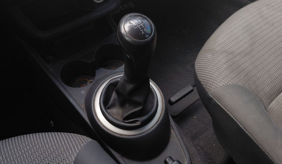 Volkswagen Voyage 1.6 COMFORTLINE Sedan 2011