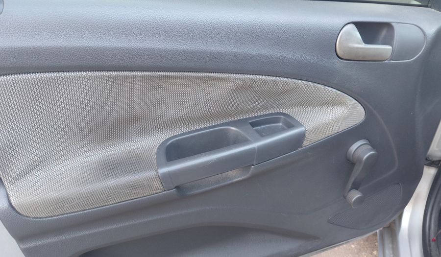 Volkswagen Voyage 1.6 COMFORTLINE Sedan 2011