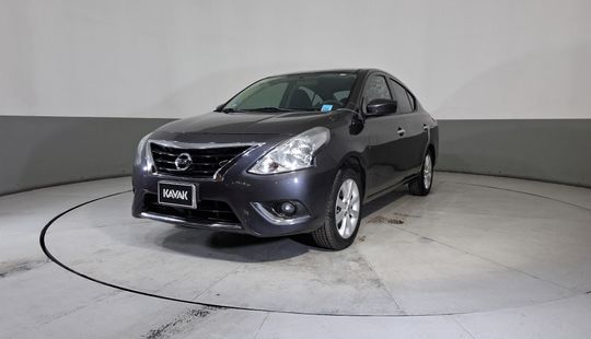 Nissan • Versa