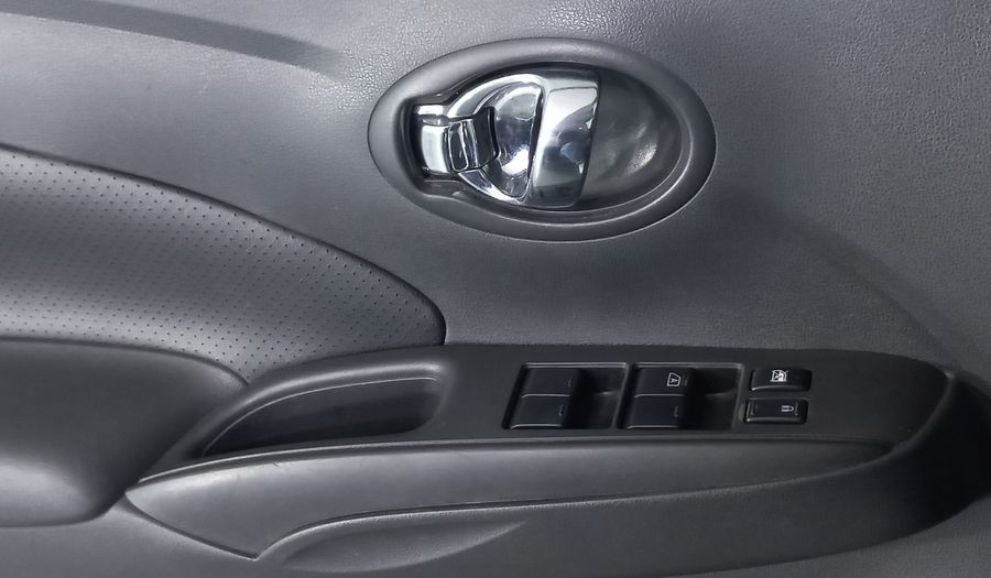 Nissan Versa 1.6 EXCLUSIVE TA AC Sedan 2015