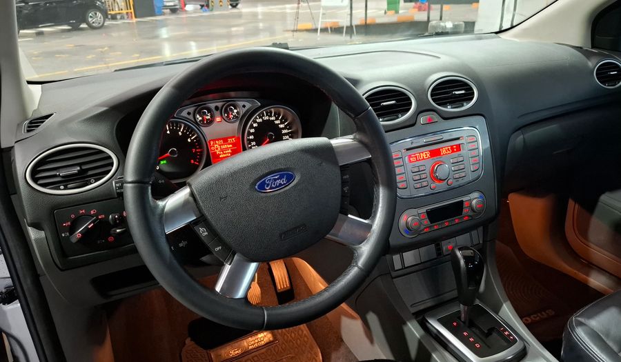 Ford Focus Ii 2.0 GHIA AUTO Hatchback 2013