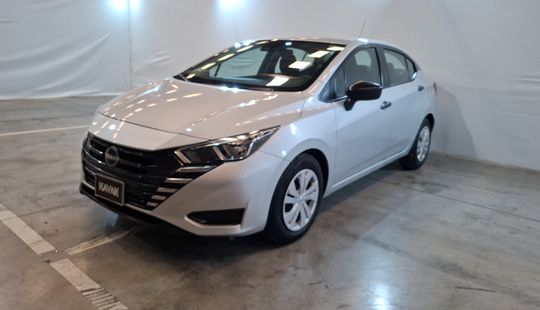 Nissan • Versa