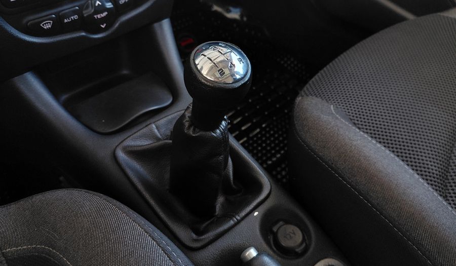 Peugeot 207 1.4 HDI FELINE COMPACT Hatchback 2012