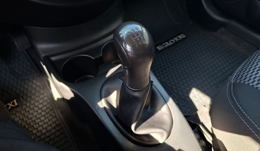 Nissan Versa 1.6 SENSE Sedan 2019