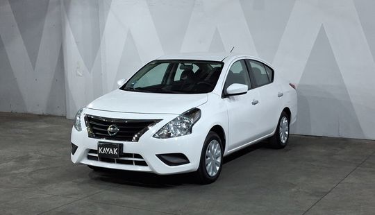 Nissan • Versa