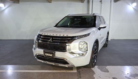 Mitsubishi • Outlander