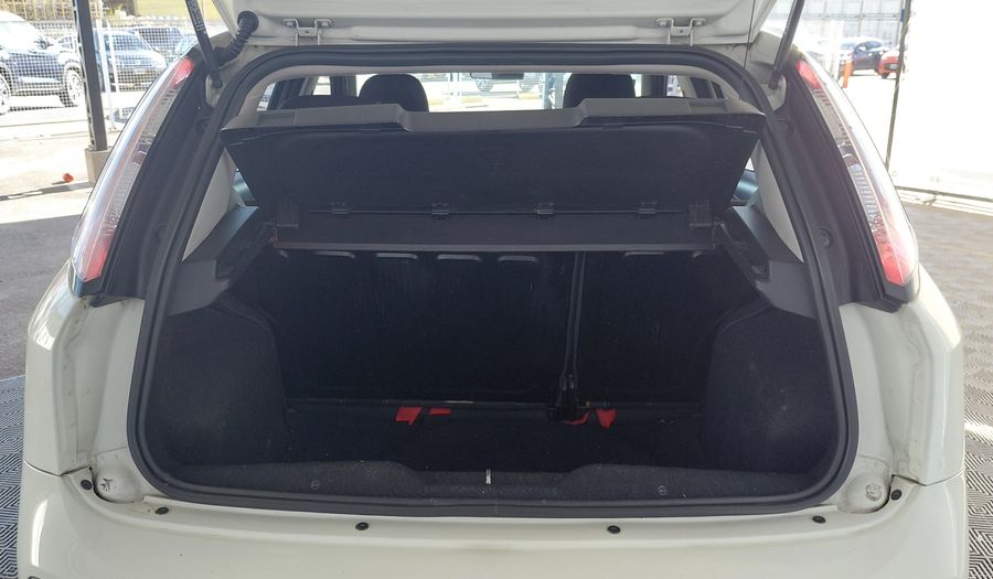 Fiat Punto 1.6 16V SPORTING 5P Hatchback 2013