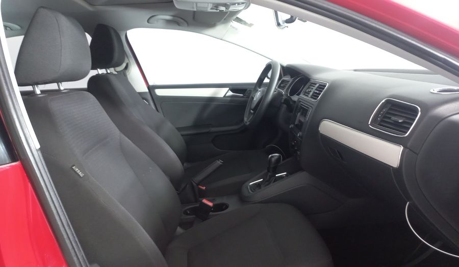 Volkswagen Jetta 2.5 TRENDLINE TIP. Sedan 2018