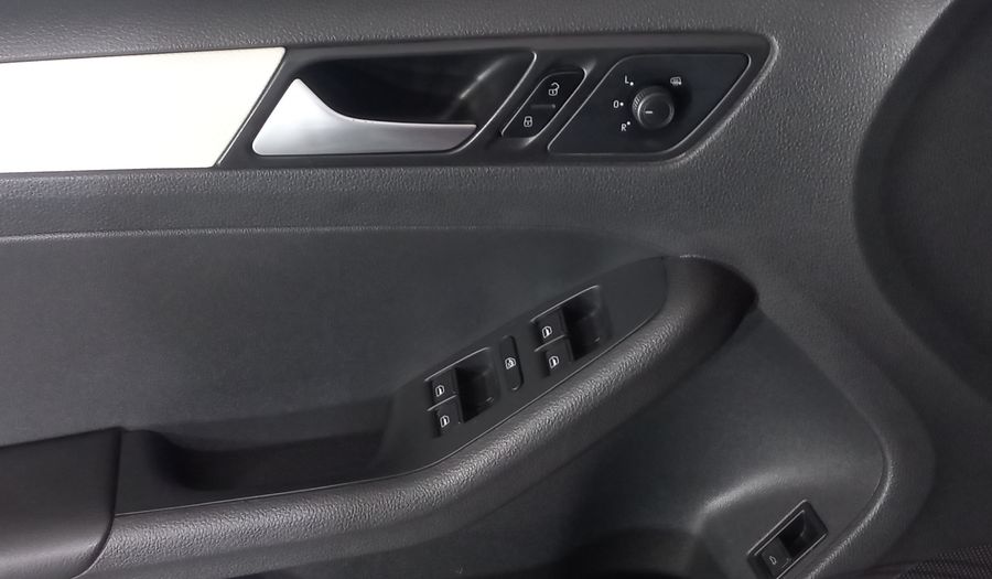 Volkswagen Jetta 2.5 TRENDLINE TIP. Sedan 2018