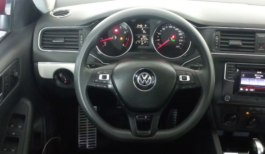 Volkswagen Jetta 2.5 TRENDLINE TIP. Sedan 2018