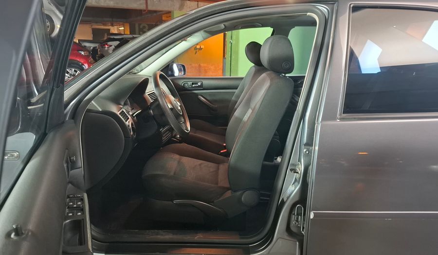 Volkswagen Bora 2.0 TRENDLINE TIPTRONIC Sedan 2011