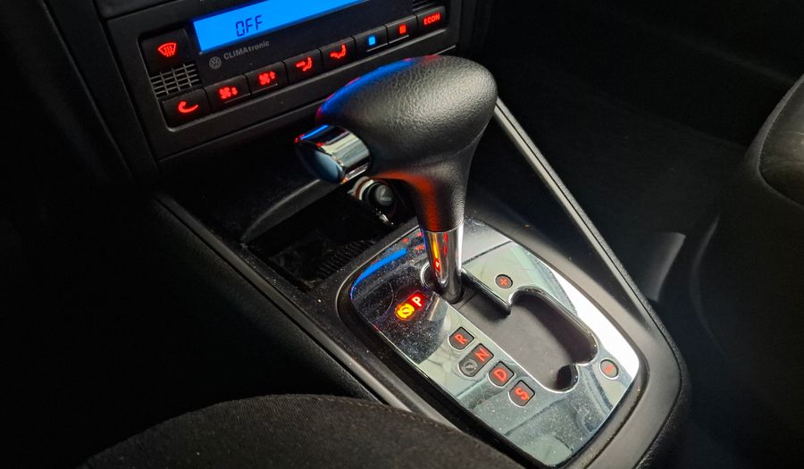 Volkswagen Bora 2.0 TRENDLINE TIPTRONIC Sedan 2011
