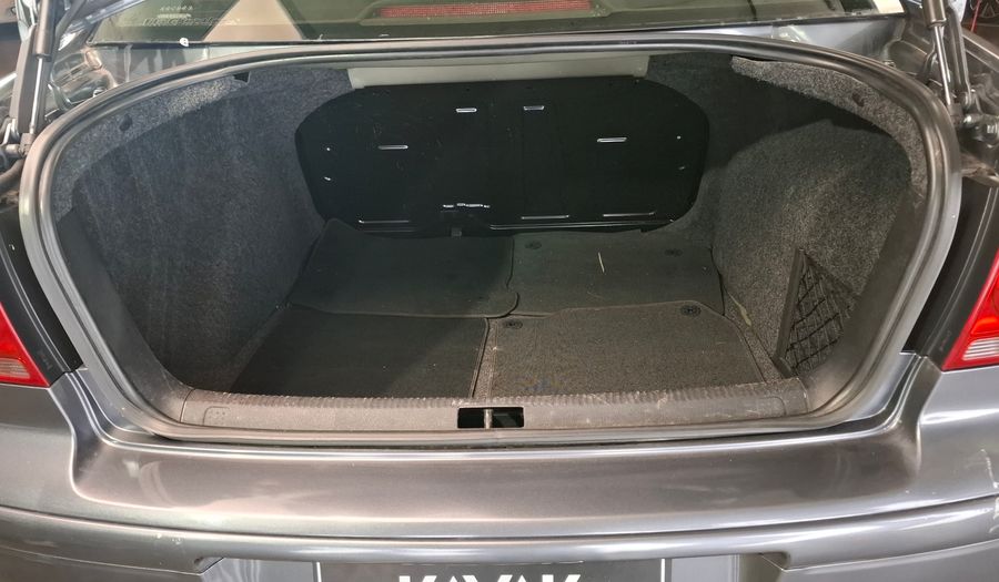 Volkswagen Bora 2.0 TRENDLINE TIPTRONIC Sedan 2011