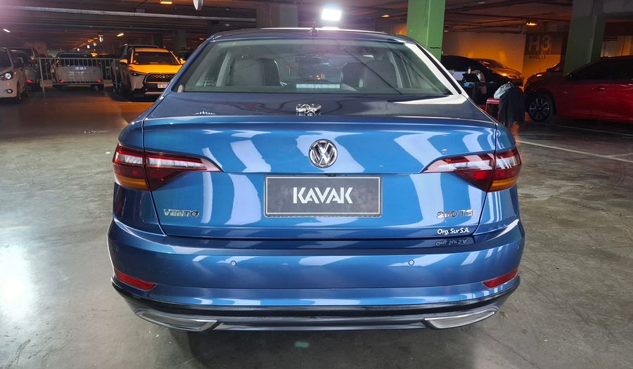 Volkswagen Vento 1.4 TSI HIGHLINE 250 AUTO Sedan 2020
