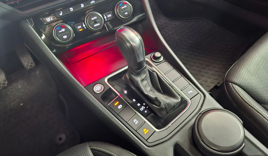 Volkswagen Vento 1.4 TSI HIGHLINE 250 AUTO Sedan 2020