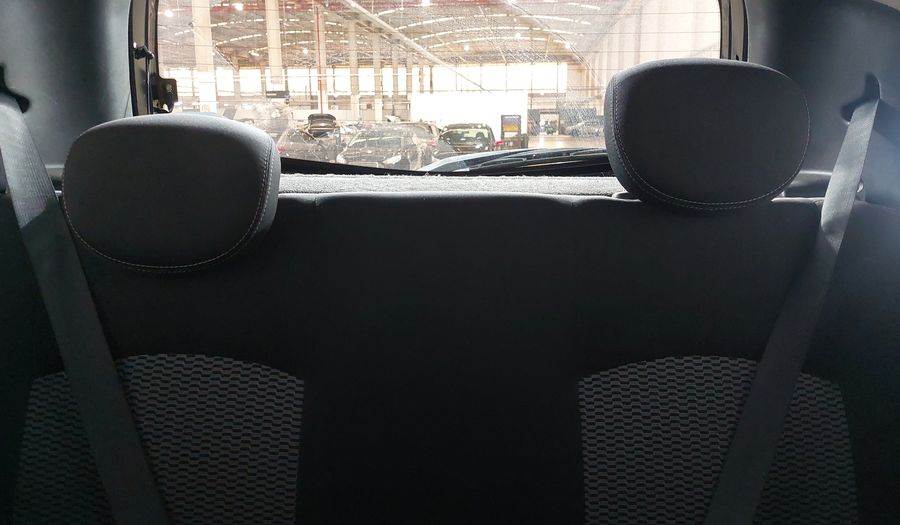 Nissan March 1.6 SV Hatchback 2017