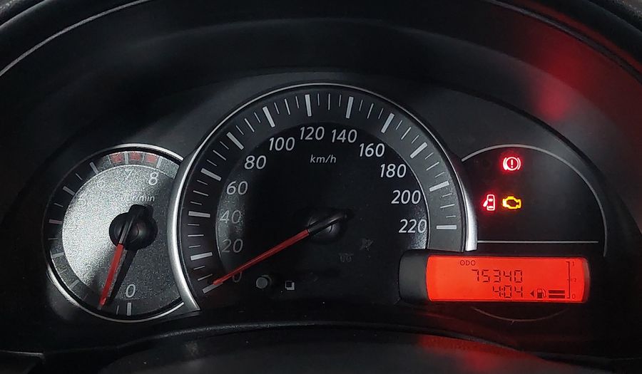 Nissan March 1.6 SV Hatchback 2017