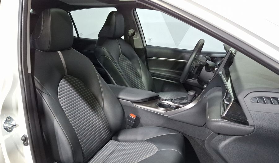 Toyota Camry 2.5 HEV SE NIGHTSHADE AUTO Sedan 2024