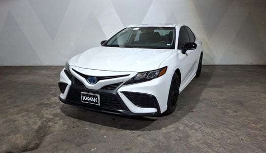 Toyota • Camry