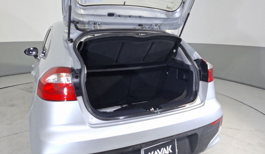 Kia Rio 1.6 LX MT Hatchback 2017