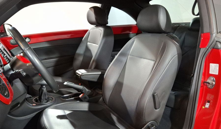 Volkswagen Beetle 2.5 SPORT MT Hatchback 2015