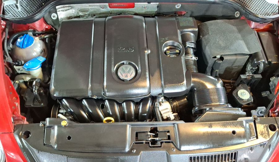 Volkswagen Beetle 2.5 SPORT MT Hatchback 2015