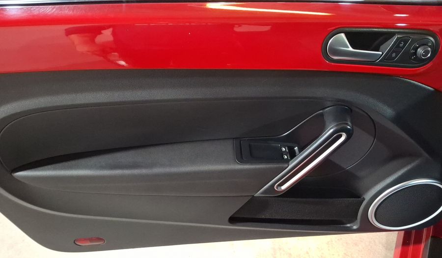 Volkswagen Beetle 2.5 SPORT MT Hatchback 2015