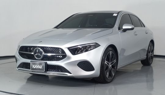 Mercedes Benz • Clase A