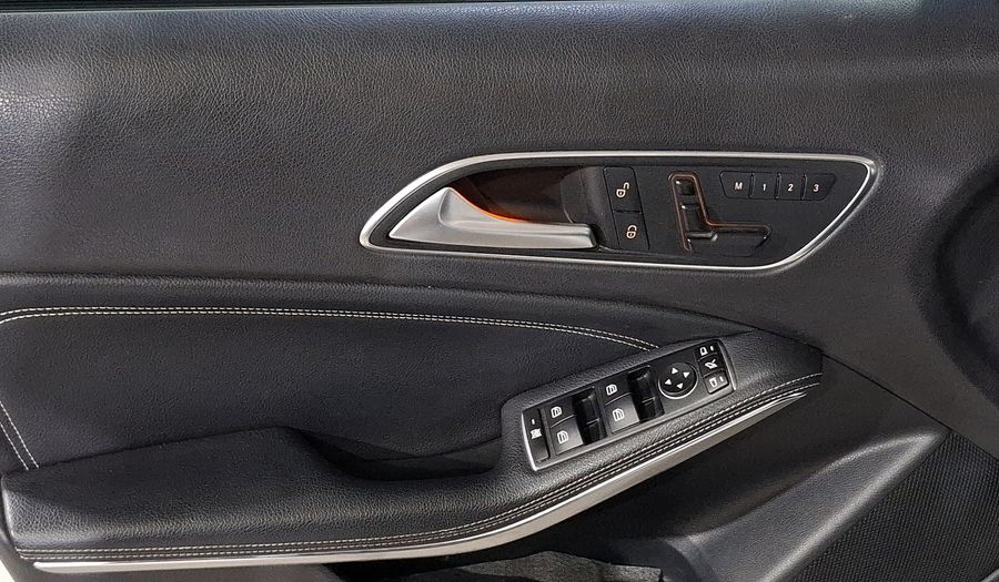 Mercedes Benz Clase Gla 1.6 GLA 200 CGI SPORT Suv 2017