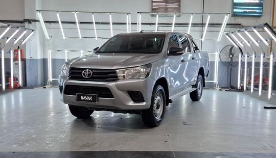 Toyota • Hilux