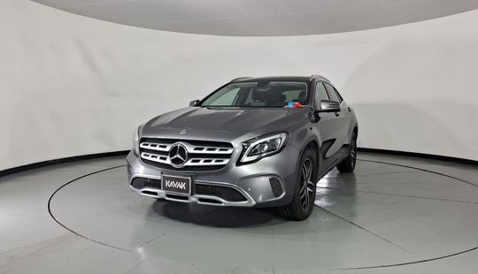 Mercedes Benz • Clase GLA