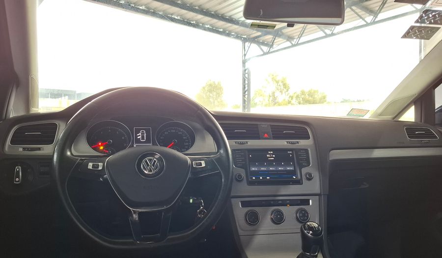 Volkswagen Golf 1.6 MPI TRENDLINE Hatchback 2017