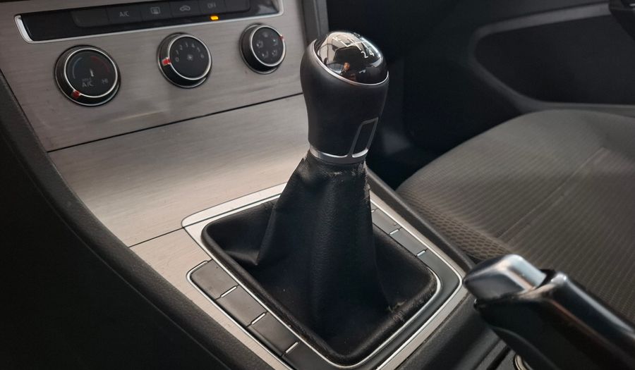 Volkswagen Golf 1.6 MPI TRENDLINE Hatchback 2017